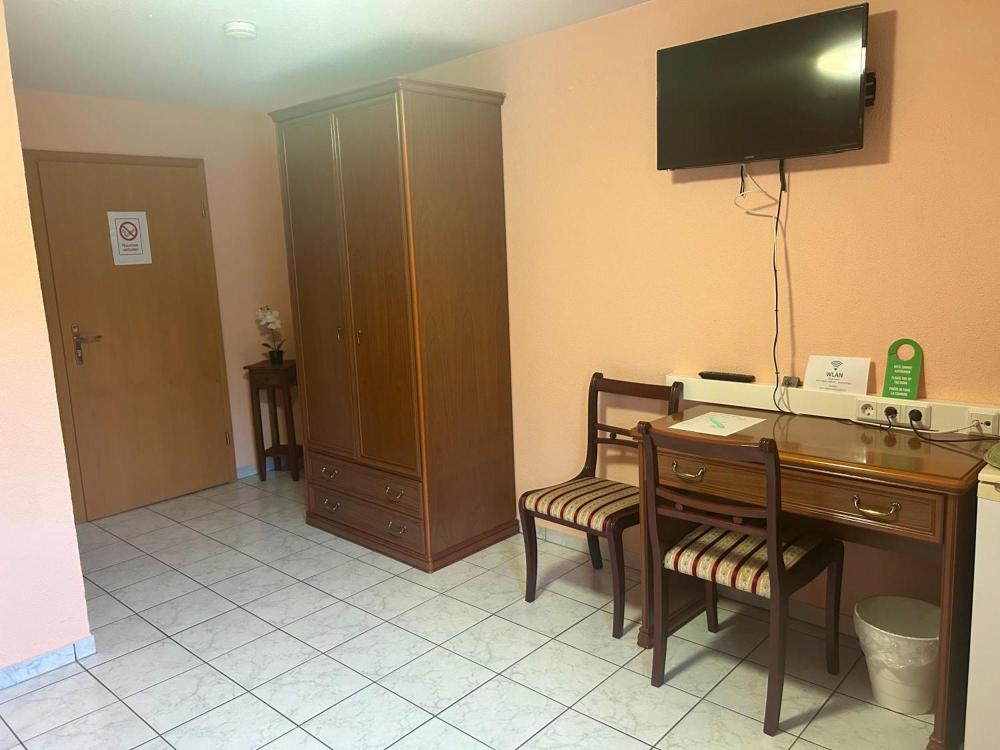 Mikroapartments Klarenthal Саарбрюкен Екстериор снимка